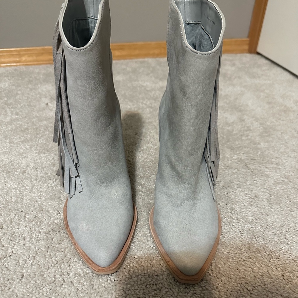 Dolce Vita suede size 7 boots